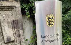 Ein 60-Jähriger Obdachloser wurde vor dem Amtsgericht Tübingen zu zwei Jahren und sechs Monaten Gefängnis verurteilt.