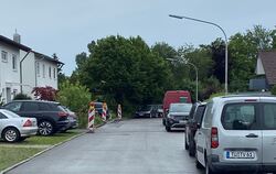 Schon jetzt wird im Elbinger Weg auf der Straße geparkt. Der Druck wird steigen, wenn die Kreisbau ihr Projekt mit 20 Wohnungen 