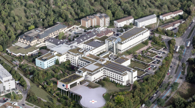 So stellen sich die Planer das zukünftige Luftrettungszentrum der BG-Klinik Tübingen vor (unten im Bild). Geht alles glatt, star