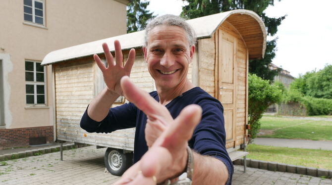 Porträt Gernot Bohnenberger Der Arzt und Zauberer ist im Ringelbach als magischer Sozialarbeiter tätig.