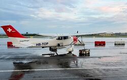 Eine Cessna 182 ist der aktuelle Hagelflieger für den Landkreis Reutlingen. Die Maschine ist aus der Schweiz "ausgeliehen", weil