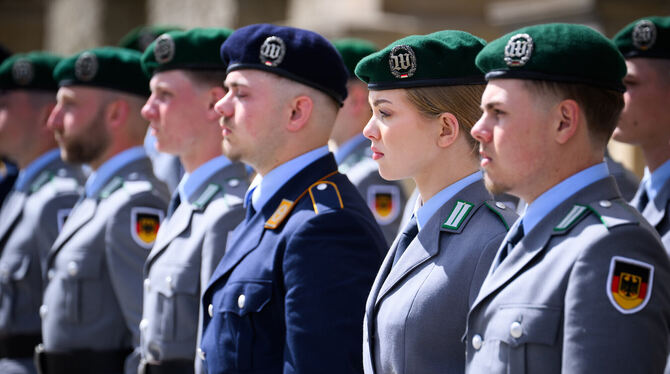 Die Bundeswehr soll um bis zu 60.000 Soldaten aufgestockt werden.