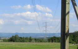 Hochspannungsleitungen bei Walddorfhäslach müssen ausgebaut werden.Foto: Müller