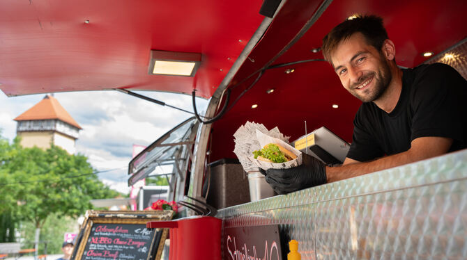 Street Food Fiesta im Bürgerpark: Bis Pfingstmontag gibt es hier Kulinarisches aus der ganzen Welt.  FOTO: SCHANZ
