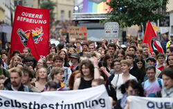 Rund 2300 Menschen kamen beim Christopher-Street-Day in Tübingen zusammen.
