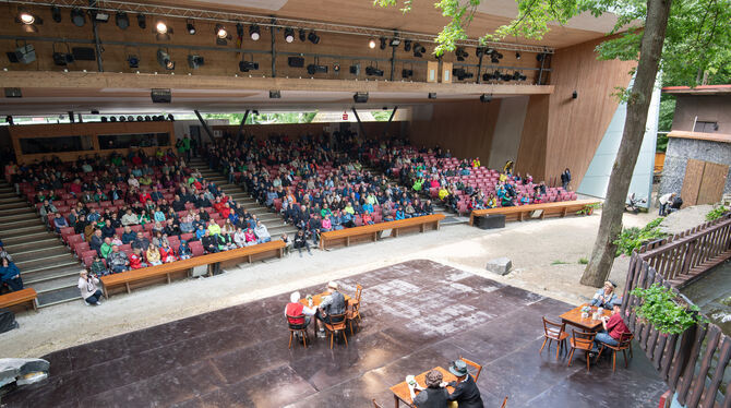 Tag der offenen Tür im Naturtheater Volle Ränge trotz Regenwetter: Viele Besucher kamen zum Tag der offenen Tür ins Naturtheater, um erste Szenen der Stücke zu sehe