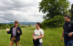 Dr. Florian Wagner vom gleichnamigen Planungsbüro, Anna Lakeit vom Landschaftserhaltungsverband im Landkreis Reutlingen und Stef