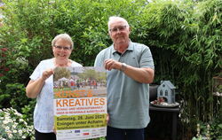 Das Ehepaar Evelyn und Arnold Hay organisieren den Kunst- und Kreativmarkt in Eningen.