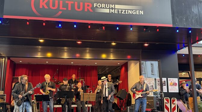 Kulturforum, Konzert, Feier, Ernest and the Hemingways Ernest and the Hemingways: Die in Metzingen gegründete Kultband heizte beim Sommer-Open-Air 2024 anlässlich "Fünf Jahre Kulturfo