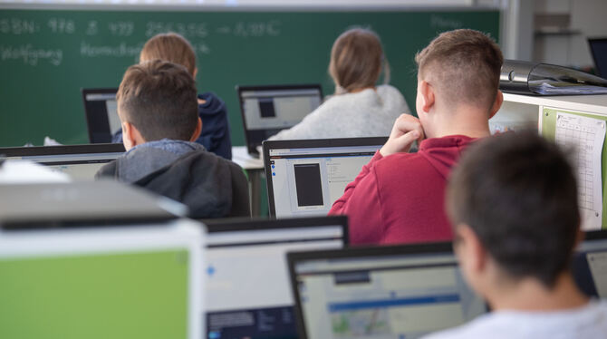 Ohne zusätzliche Finanzmittel lassen sich Digital-Standards in Reutlinger Klassenzimmern nicht halten. FOTO: MURAT/DPA