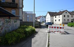 Die Vorboten der Bauarbeiten in der Mühlstraße sind bereits zu sehen. Mit Suchschlitzen soll die Lage der Wasserleitung erfasst 