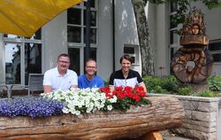 Zum 40-jährigen Bestehen der Städtepartnerschaft zwischen Pfullingen und dem französischen Passy neu gestaltet: Der Brunnen,  de