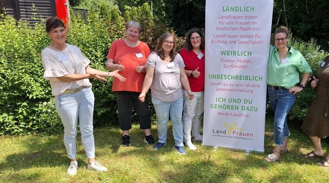 Landfrauen Pia Münch, Kreisvorsitzende der Landfrauen (links), ist froh darüber, dass viele Ortsverbände wieder Vorsitzende haben und diese
