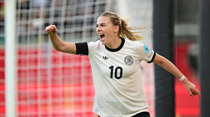 Hat große Lust auf die Vorbereitung im Team-Quartier in Herzogenaurach: Nationalspielerin Laura Freigang. FOTO: WITTERS Hat große Lust auf die Vorbereitung im Team-Quartier in Herzogenaurach: Nationalspielerin Laura Freigang. FOTO: WITTERS