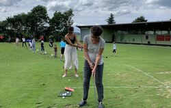 Auf der Driving Range des Sonnenbühler Golfplatzes wurden die langen Schläge geübt.  FOTOS: RUOF