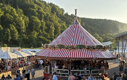 Mitten im Festivalgelände drehte sich das Weißbierkarussell.