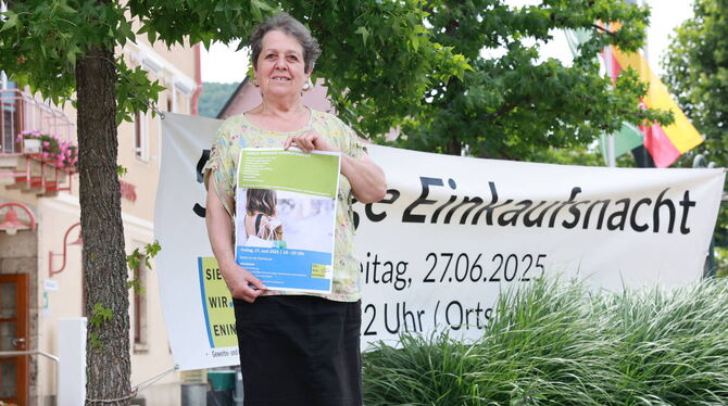2025-06-23 Einkaufsnacht,Eningen,Erika Schlotterbeck,Plakat Zum fünften Mal organisert Erika Schlotterbeck die lange Einkaufsnacht in Eningen.