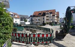 Untergrundarbeiten als Vorbereitung für die neue Ortsmitte entlang der ehemaligen Ortsdurchfahrt B 313.  FOTO: SANDER