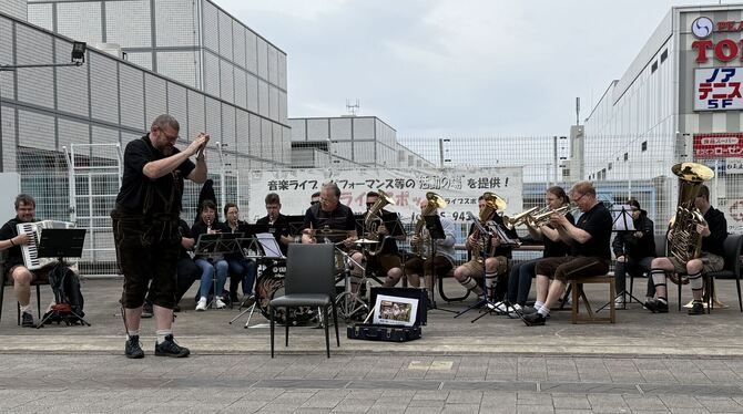 Auftritt auf dem Marktplatz in Yokohama.