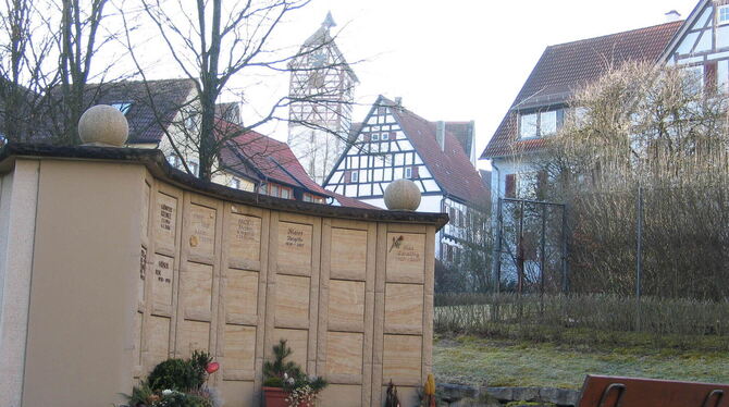Friedhof Der Nehrener Friedhof bietet eine Vielzahl an Bestattungsmöglichkeiten. Dazu hat die Gemeinde kräftig in den Friedhof investiert