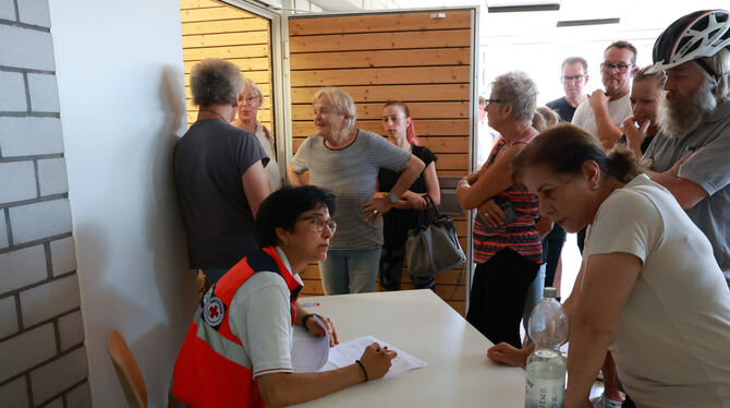 In der Greifensteinhalle werden die Evakuierten zunächst registriert.