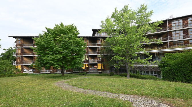 Behnisch-Bau Im »Behnisch-Bau« des ehemaligen Altenheims sind Ukraine-Flüchtlinge untergebracht. Es handelt sich um ältere Menschen mit Enkel