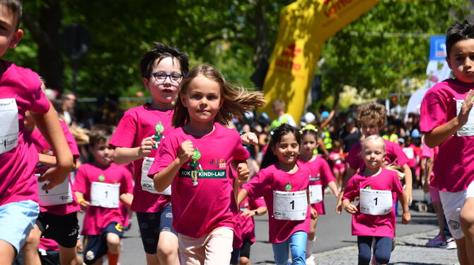 Die Kinder gingen als erstes an den Start. Da war es noch nicht so heiß. FOTOS: SCHERTLIN