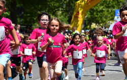 Die Kinder gingen als erstes an den Start. Da war es noch nicht so heiß. FOTOS: SCHERTLIN