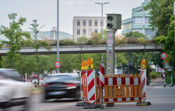 Monatelang war er (wenig) vermisst worden, jetzt ist er wieder da: der sogenannte "Rotlicht-Blitzer" gegenüber der Reutlinger St