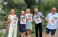 Daumen hoch, nicht nur für den Garagen-Flohmarkt (von links): Jenny Winter-Stojanovic, Dagmar Krause, Karin Lenz, Martin Schöfth