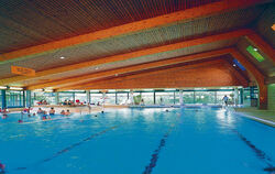 Die Alb-Lauchert-Schwimmhalle wird runderneuert, der Charme soll erhalten bleiben. FOTO: STADT GAMMERTINGEN