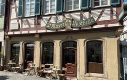 Wie viel hier wohl die Miete kosten wird? Die alten Räume der Mayer'schen Apotheke am Tübinger Marktplatz stehen schon länger le