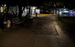 Ganz schön dunkel: das Bahnhofsareal by night.