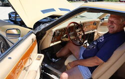 Paul Korn hat seine Freude an dem edlen Oldtimer. 