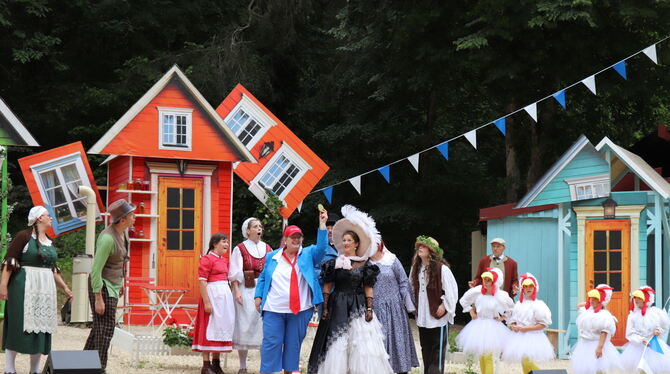 Naturtheater Hayingen Eine Friedensbotschaft geht vom Tiefental in Hayingen aus: »Make Love, Not War.«