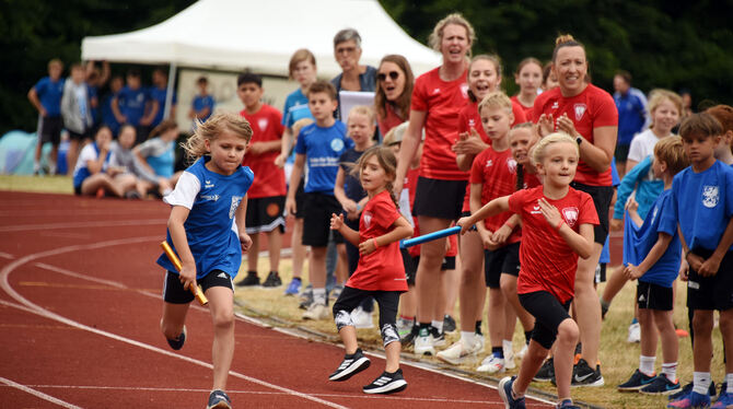 Zum Auftakt des Lichtensteinlaufs in der Sportanlage auf der Haid  sprinteten die kleinsten Athleten um den Sieg.