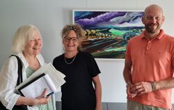 Freya Fischer (links) wird die Ausstellung eröffnen, die federführend von Susanne Wahl  gestaltet wurde.  Bürgermeister Florian 