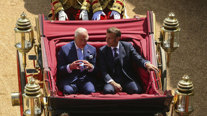Der britische König Charles III. und Emmanuel Macron. FOTO: JOY/DPA Der britische König Charles III. und Emmanuel Macron. FOTO: JOY/DPA