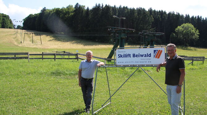 Upfingen Skilift Beiwald Eine Ära endet nach mehr als 50 Jahren: Die Brüder Reinhold (links) und Stefan Müller stellen den Skibetrieb am Beiwald ein.