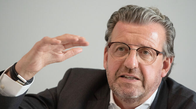 bwg, lsw, Wirtschaft, Auto, Industrie, Maschinenbau Stefan Wolf ist Präsident des Arbeitgeberverbands Gesamtmetall und Gemeinderat in Bad Urach. Er steht bald wegen Vorwürfen des V