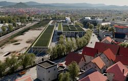 Die Visualisierung des Stadtbahn-Betriebshofs auf der Brachfläche des ehemaligen Reutlinger Güterbahnhofs zeigt, wie das Projekt