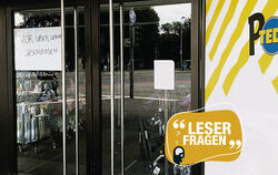 Nur ein schlichtes und handgeschriebenes Schild an einer der Eingangstüren des früheren Reutlinger Kaufhofes weist darauf hin, d