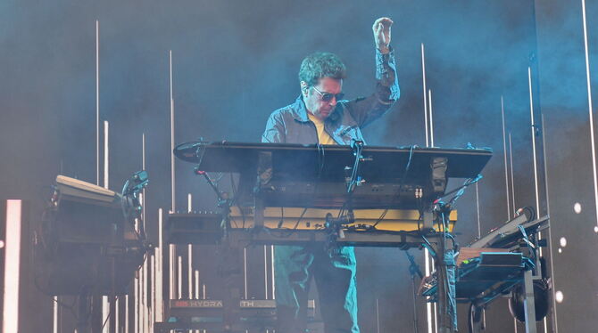 Jean-Michel Jarre Jazz-Open Herr der Regler und Knöpfe: Jean-Michel Jarre bei den Jazzopen auf dem Schlossplatz.
