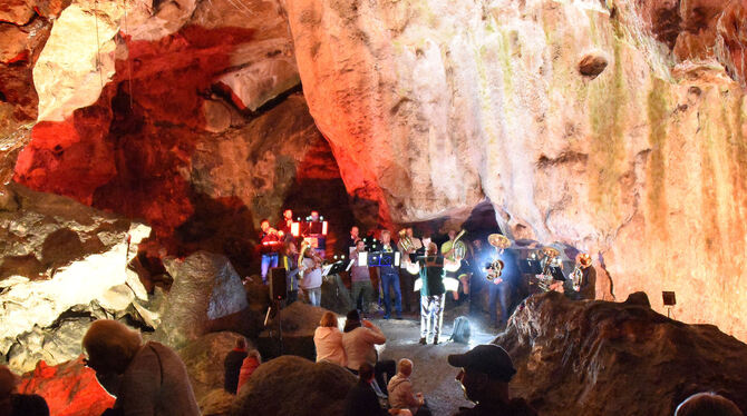 Konzert Nebelhöhle Der Posaunenchor Undingen musizierte anlässlich des Sonnenbühler Jubiläums in der Nebelhöhle.