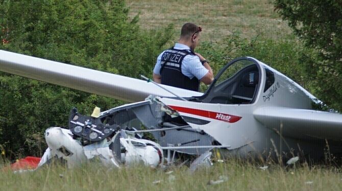 Ein Segelflugzeug ist am späten Sonntagnachmittag im Naturschutzgebiet Digelfeld abgestürzt Die Pilotin kam dabei ums Leben.  FO