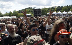 Tausende Metalfans feierten beim RVBang-Festival in Balingen.  FOTOS: ZIMMERMANN