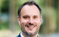 Michael Schmidt bewirbt sich fürs Bürgermeisteramt in Sonnenbühl.  FOTO: SCHUMACHER 