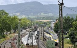 Gleis 4 des Bahnhofs Metzingen (links) muss noch ins bestehende Schienennetz eingebunden werden. In diesem werden im August sieb