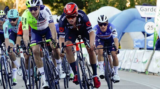 Radsport Marius Mayrhofer (roter Helm) hatte gleich zum Auftakt der Tour de France ein Top-Ergebnis.