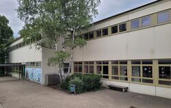 Dieser Gebäudetrakt mit Klassenzimmern ist aktuell gesperrt. Er wird höchstwahrscheinlich einem Neubau weichen müssen.